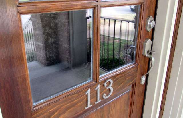 Gorgeous 2 bdmr 2.5 bath West Side Condo Now Available! Gallery 3