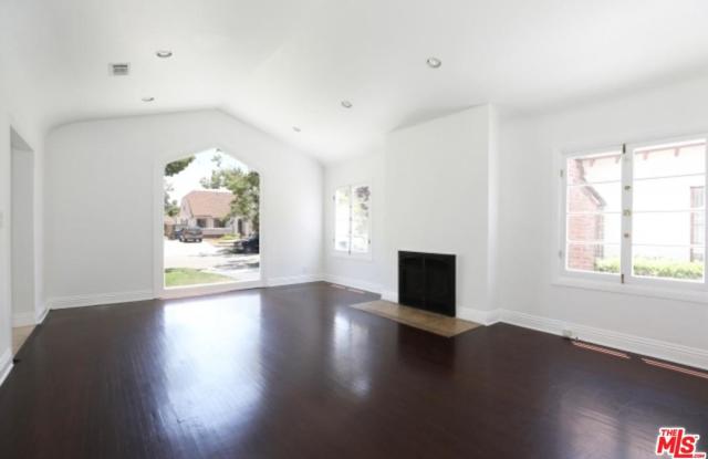 161 South POINSETTIA Place Gallery 4