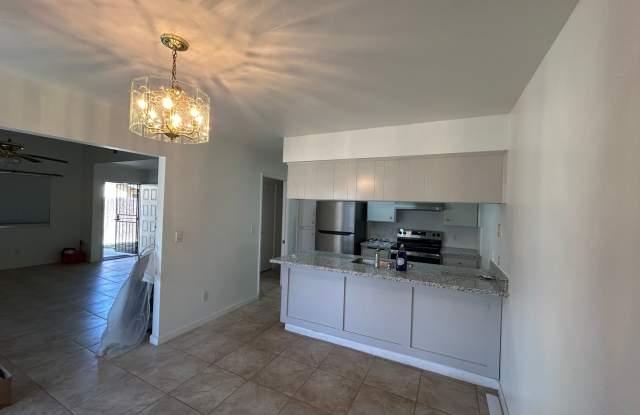 Great 3 bedroom 2 bath in Visalia ready for move in. photos photos