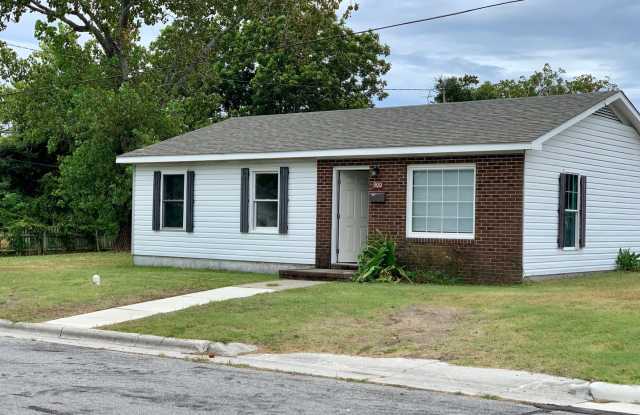3 Bedrooms 2 blocks to water & Morehead City Waterfront in Historic Walking District of Morehead City Gallery 3