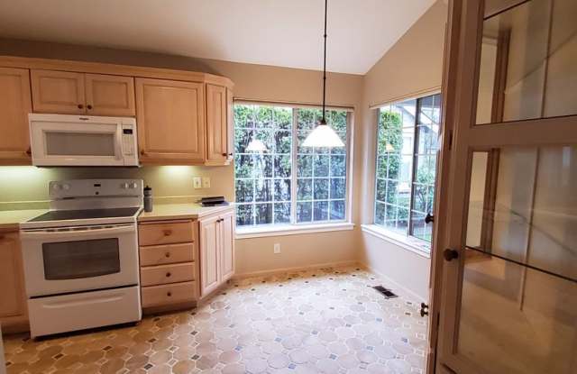 Great Home In Charbonneau Gallery 3