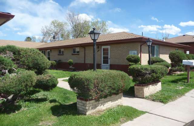Newly Renovated 2BR | Courtyard & back patio | Lots of natural light photos photos