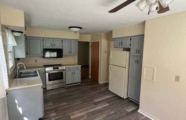 Spacious 4 Bedroom Single-Family Home with Deck & Attached Two-Car Garage Gallery 4