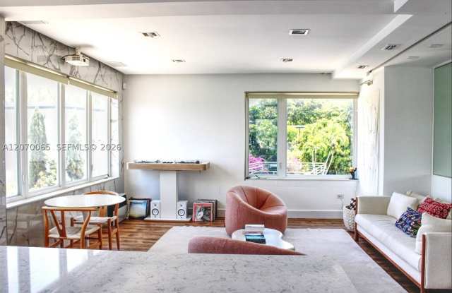4710 Pine Tree Dr Gallery 3