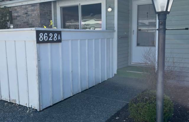 Beautiful 2 Bedroom Home in Lakewood! - 8628 Onyx Drive Southwest, Lakewood, WA 98498
