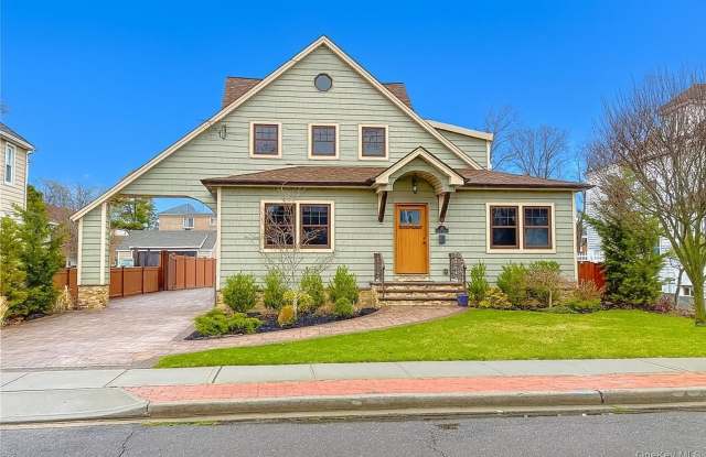 33 Smith Street unit: 2 photos photos