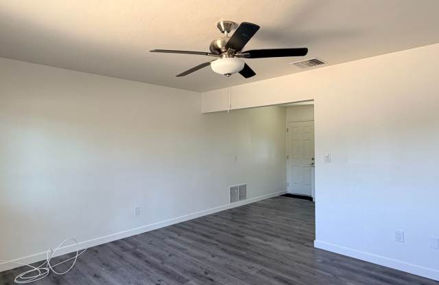 2 br 1 bath house in Imperial Beach CA Gallery 4
