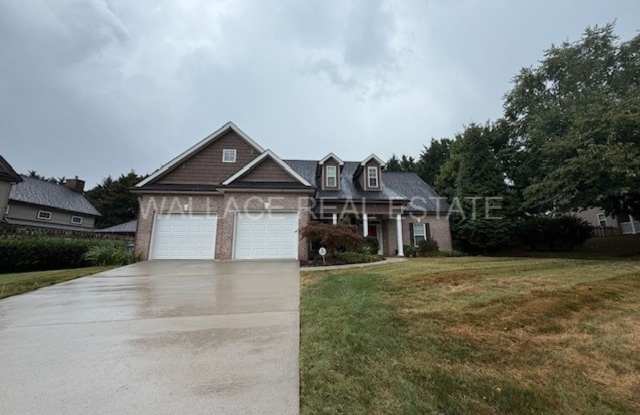 MAIN LEVEL LIVING IN THE HEART OF FARRAGUT...4 BEDROOM!! photos photos