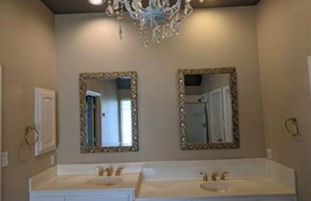 310 Chisholm Trail Gallery 4