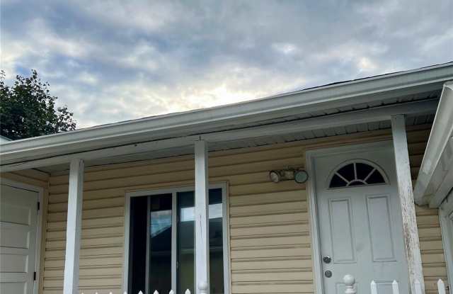 32 Wellington Street unit: 1 - 32 Wellington Street, Hempstead, NY 11550