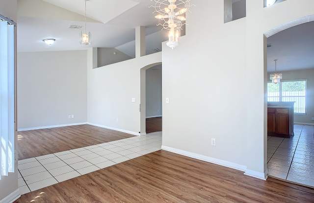 374 Pine Springs Dr Gallery 3