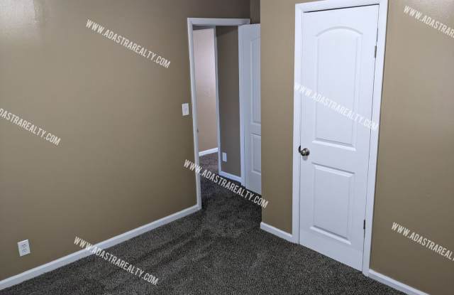 Updated South KCMO Home-Available in JUNE!! photos photos