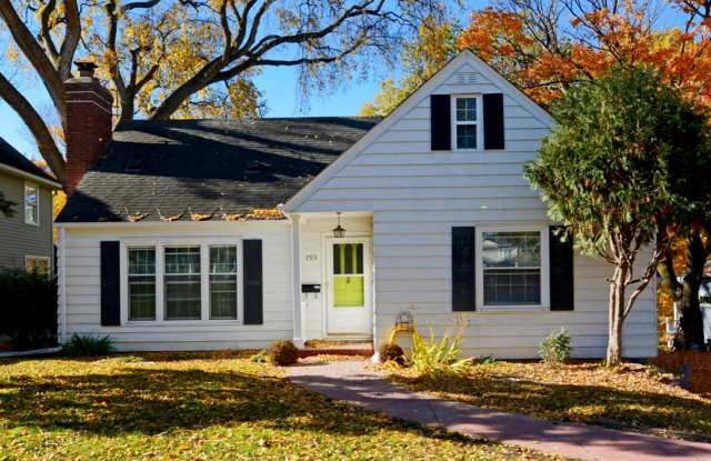 Great Location! Beautiful 3-Bedroom 1.5-Bathroom Available in Wayzata! - 155 Benton Avenue, Wayzata, MN 55391