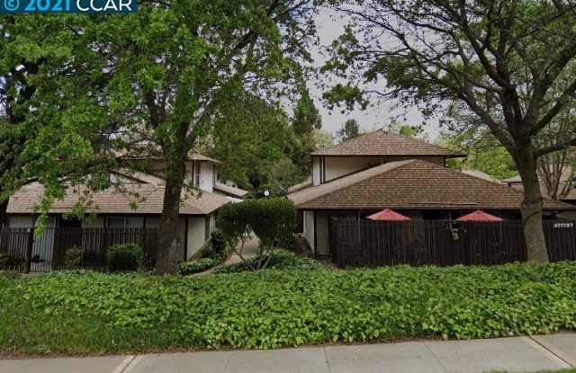 5440 Roundtree Ct Gallery 2