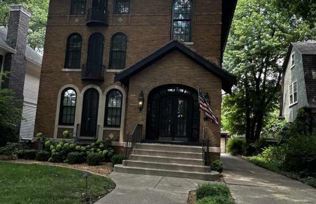 1725 W MOSS Avenue Gallery 2