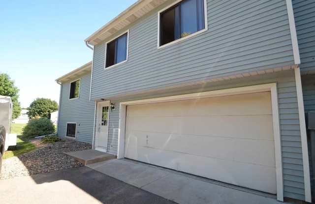 Beautifully Updated End-Unit Townhome – Available Sept 1 - 15524 Claret Avenue West, Rosemount, MN 55068