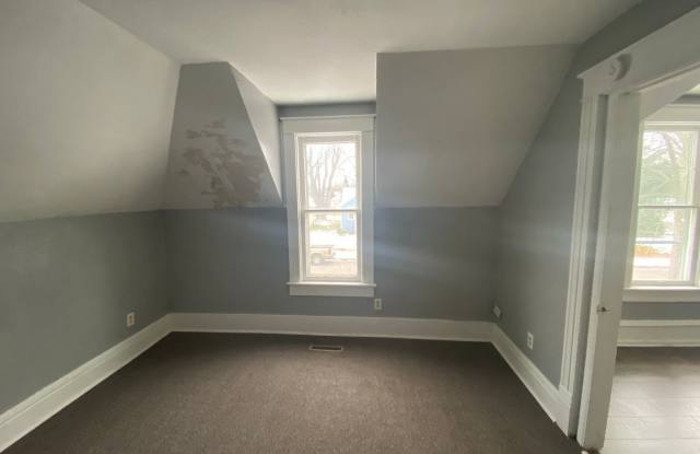 2 Bedrooms, 1 Bathroom Upper Level Duplex in Brainerd, MN photos photos