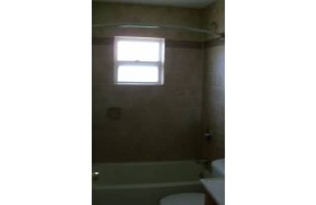 RAINBOW LAKES ESTATES 2 BEDROOM 1 BATH Gallery 3