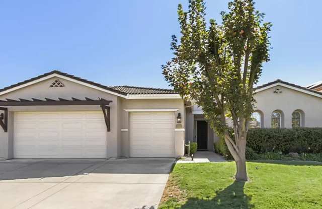 Beautifully Upgraded Single-Story Home in Gated Westlake Community Gallery 1