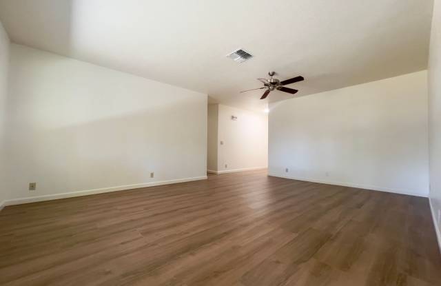3 Bed / 2 Bath Home Gallery 4