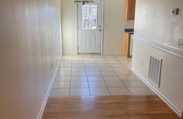 2 Bdrm/1 Full  2 Half Bath Condo ♦ Gray/Johnson City TN Gallery 4