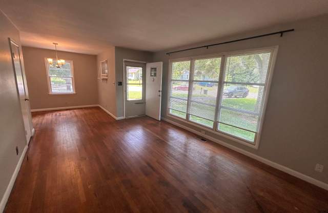 3BR- 1.5BA house with large yard- with move in special to get cash off rent! Gallery 3