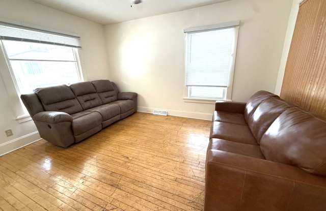 5 bedroom with parking near Regent/Mills $5000/month! Gallery 4