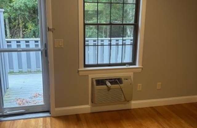 16 W Falmouth Highway Gallery 3
