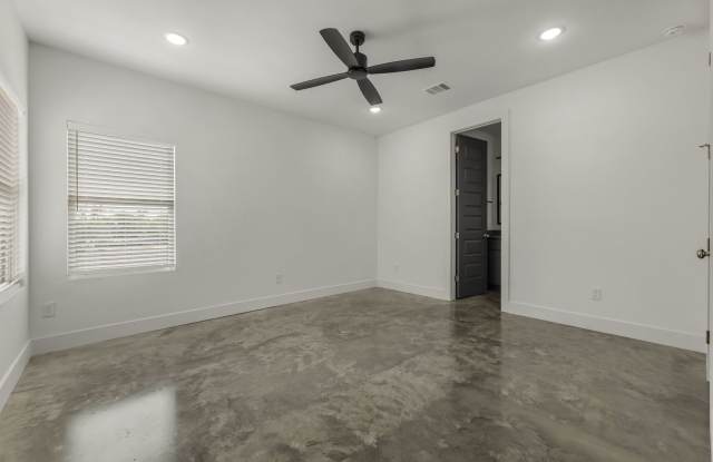 Pre-Leasing Fall 2027 Wolf Den 3BR Near South College Station Gallery 4