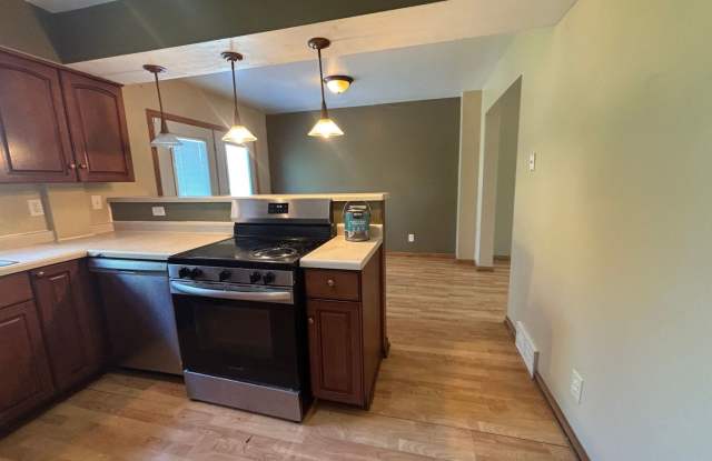 Awesome 3 BR/1 BA End-Unit Townhome in Minneapolis! photos photos Awesome 3 BR/1 BA End-Unit Townhome in Minneapolis! photos photos