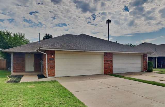 Very Nice 3 Bedroom 2 Bath Duplex in Mustang Schools photos photos