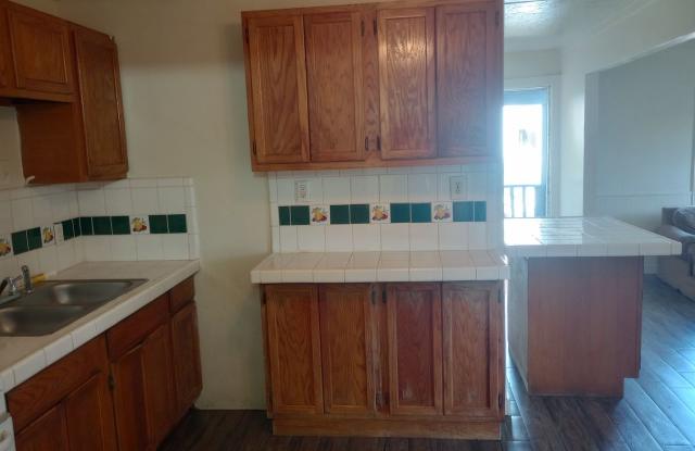2/1 1522 Willow St 460 month Gallery 3