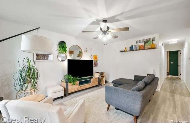 546 E Drayton Street Gallery 4