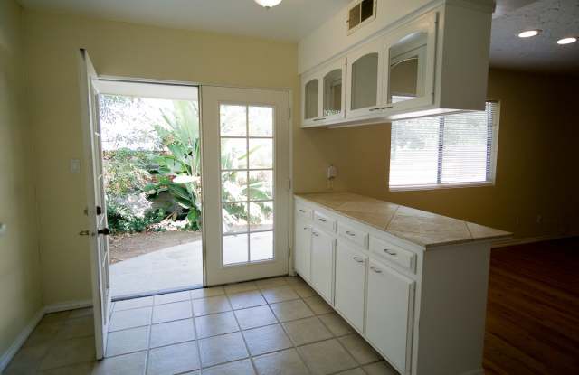 5220 Joan Ct Gallery 3
