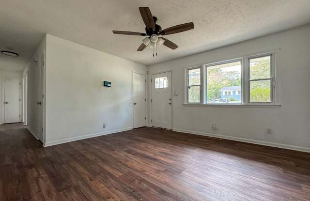 Charming 4 Bed 2 Bath Ranch in Fayetteville Gallery 3