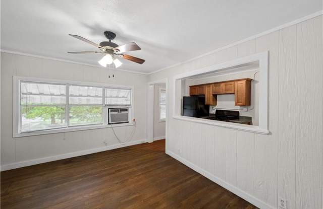 208  E Graham  ST photos photos