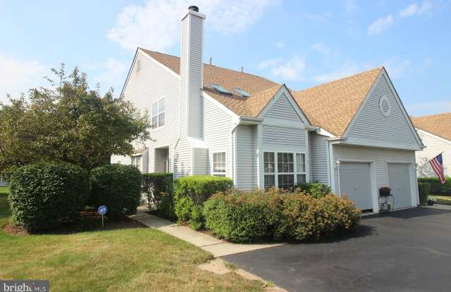 10 ASPEN COURT - 10 Aspen Court, Burlington County, NJ 08505