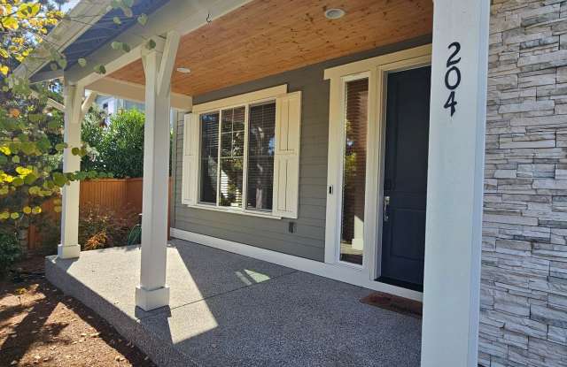 Beautiful Bothell Home with Contemporary Finishes, Spacious Living Areas & Bonus Room Gallery 3