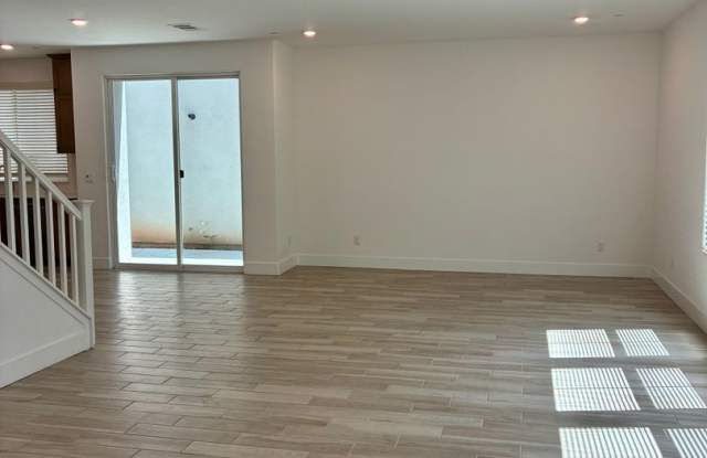 Spacious 4/2.5 Lennar Home in the Highly Acclaimed Brambles Community Gallery 4