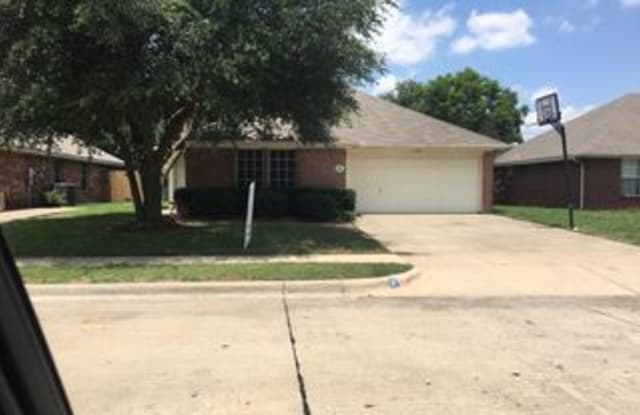 800 Lisa St - 800 Lisa Street, Burleson, TX 76028