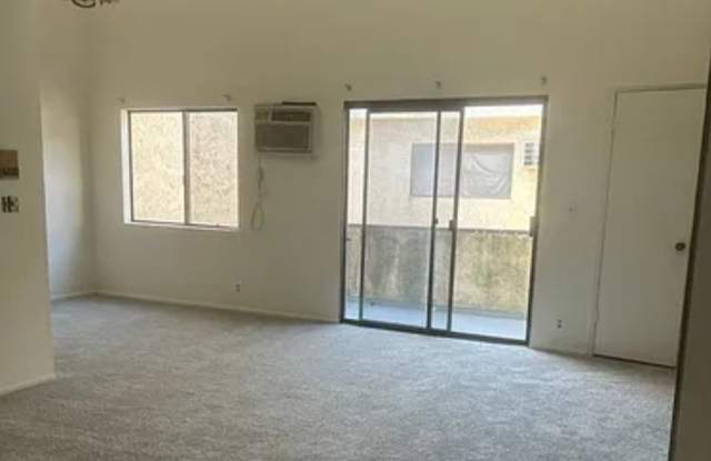 11575 Moorpark Street Gallery 4