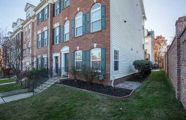 BEAUTIFUL 4 LEVEL TOWNHOME IN GERMANTOWN. 4 BEDROOM, 4.5 BATHS - 20345 Notting Hill Way, Germantown, MD 20876