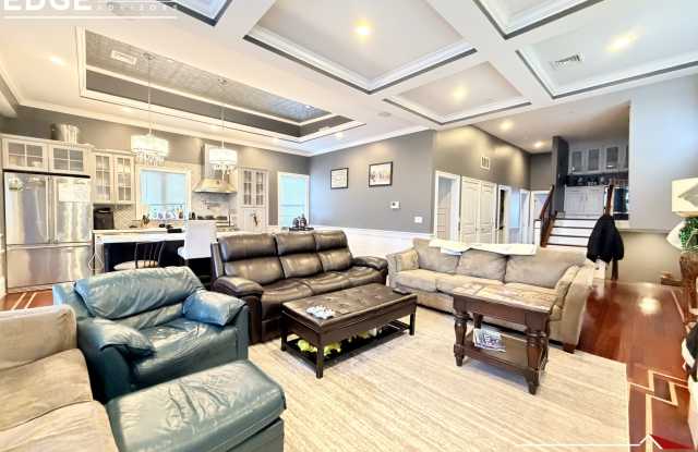 642 E 3rd St photos photos