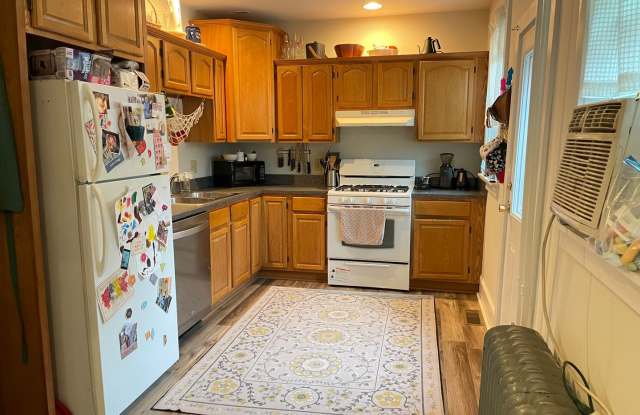 Cozy 2 bedroom 2 bathroom Home in Lancaster! Gallery 4