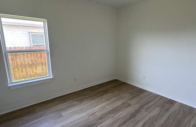 331 Navarro Wy Gallery 2