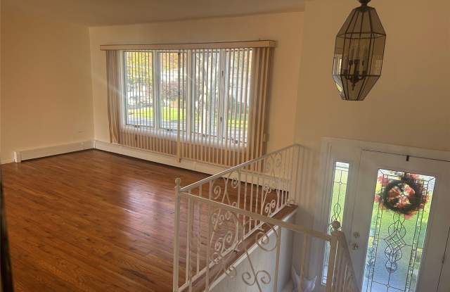 308 Essex Street - 308 Essex Street, West Babylon, NY 11704