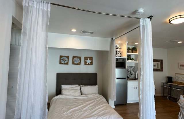 Fully Furnished Studio in the heart of Los Angeles, CA with Washer and Dryer! MONTH to MONTH rentals welcomed! photos photos