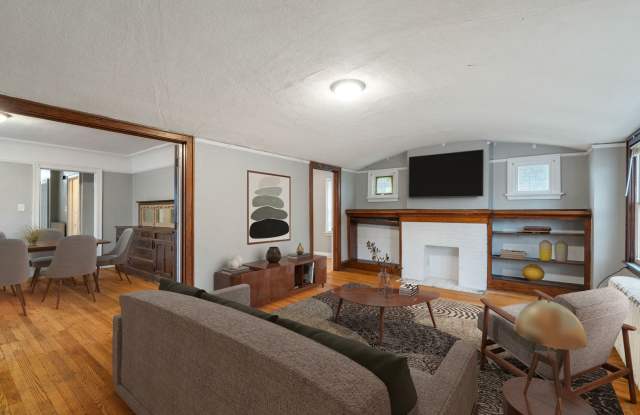 Downer upper across from UWM - 3372 North Downer Avenue, Milwaukee, WI 53211 Downer upper across from UWM - 3372 North Downer Avenue, Milwaukee, WI 53211