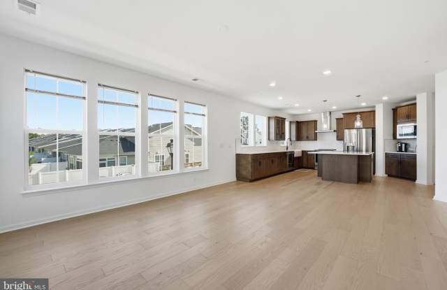 13970 ENGLEFIELD DR #207 - 13970 Englefield Drive, Dale City, VA 22193