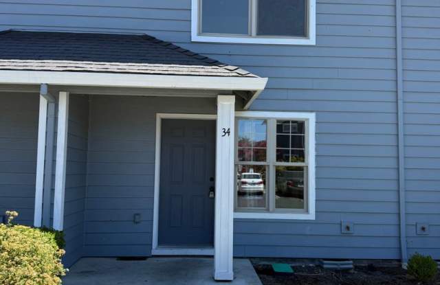 NO PET DEPOSIT REQUIRED BRING LARGE AND SMALL - GREAT UNIT BETWEEN MEDFORD AND CENTRAL POINT AVAILABLE NOW photos photos